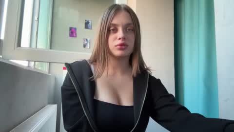 Mia online show from 07/12/26, 05:04