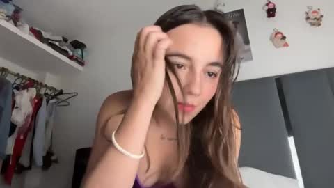 PAREJA LATINA JOVEN MUY CACHONDOS online show from 07/27/26, 09:00
