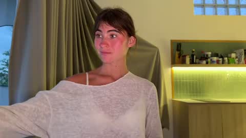 Helen online show from 08/04/26, 10:23