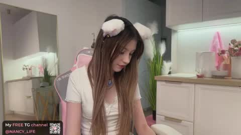Snapshot of oops_my_english chatting on 04/18/26, 07:29 Nancy online show from 04/18/26, 07:29