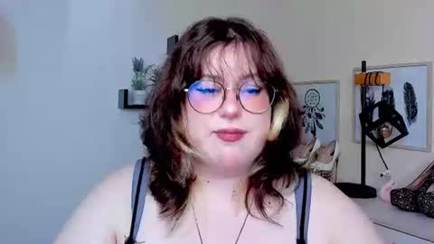 Snapshot of ophelialush chatting on 08/03/26, 05:50 OpheliaLush online show from 08/03/26, 05:50