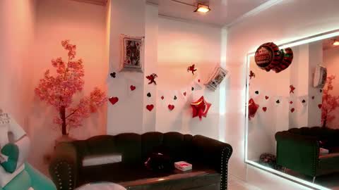 Snapshot of oriana_colby chatting on 02/17/26, 12:01 Oriana online show from 02/17/26, 12:01