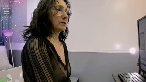 Snapshot of oriana_jhonson chatting on 10/28/25, 10:30 Oriana online show from 10/28/25, 10:30