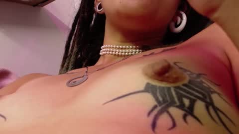 Snapshot of orianna_bodmod chatting on 01/29/25, 10:27 ORIANNA online show from 01/29/25, 10:27