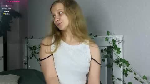 Snapshot of orivienne chatting on 07/23/26, 04:05 Dolores online show from 07/23/26, 04:05