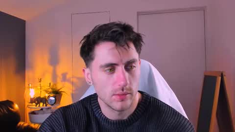 Snapshot of oscar_miller_ chatting on 11/16/25, 09:42 Oscar online show from 11/16/25, 09:42