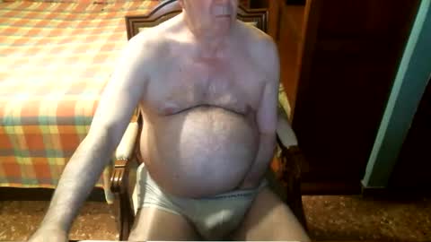 Snapshot of oscarw chatting on 10/12/25, 04:28 Oscar online show from 10/12/25, 04:28