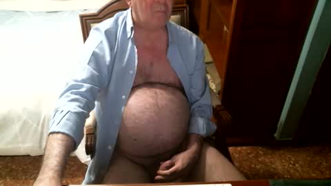 Snapshot of oscarw chatting on 11/25/25, 05:35 Oscar online show from 11/25/25, 05:35