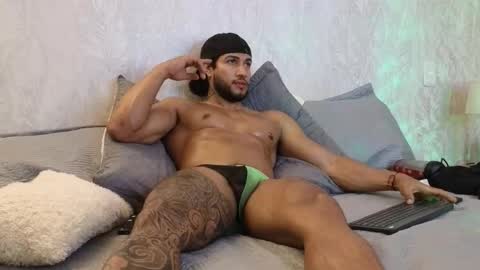 Snapshot of osher_cox chatting on 11/02/25, 04:59 osher_cox online show from 11/02/25, 04:59