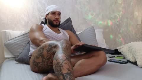 Snapshot of osher_cox chatting on 11/16/25, 04:07 osher_cox online show from 11/16/25, 04:07