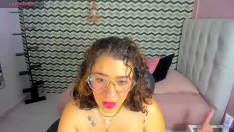 Snapshot of osnakeller chatting on 11/08/25, 12:16 OSNA online show from 11/08/25, 12:16