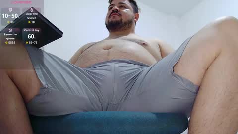 Snapshot of oso_gael chatting on 10/12/25, 06:07 Bear Gael online show from 10/12/25, 06:07