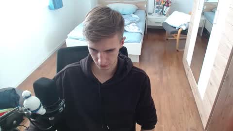 OverkneeBabe online show from 10/18/25, 11:33