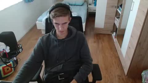 OverkneeBabe online show from 10/25/25, 11:29