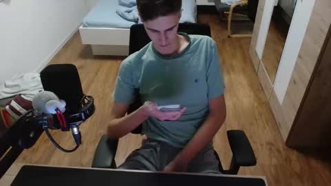 OverkneeBabe online show from 12/15/25, 09:52