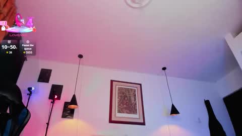 Snapshot of oween_roberts chatting on 12/05/25, 08:01 Oween online show from 12/05/25, 08:01