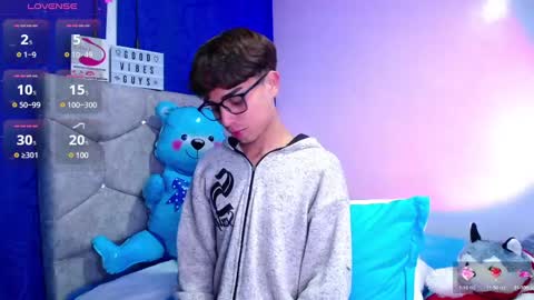 Owen  Independent model  online show from 12/05/24, 06:32