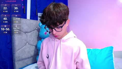 Owen  Independent model  online show from 12/24/24, 03:38