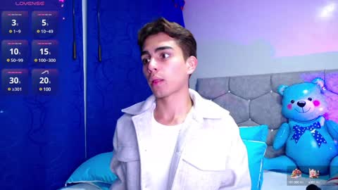 Owen  Independent model  online show from 02/02/25, 04:26