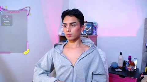 Owen  Independent model  online show from 11/25/25, 05:51