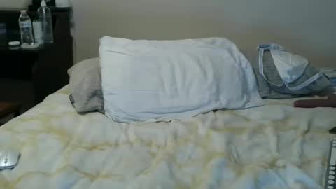 Snapshot of owenflag chatting on 12/04/25, 02:10 Owen online show from 12/04/25, 02:10