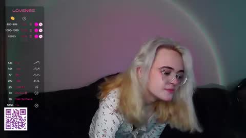 Snapshot of oxcysecret chatting on 06/18/26, 06:13 Oxcy online show from 06/18/26, 06:13