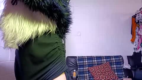 Jeannifer online show from 10/15/25, 01:17