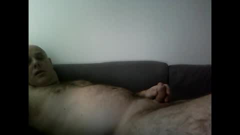 Snapshot of ozzy60 chatting on 12/18/25, 08:20 ozzy60 online show from 12/18/25, 08:20