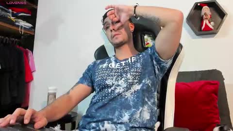 Snapshot of p_jhon chatting on 12/10/24, 10:26 P online show from 12/10/24, 10:26