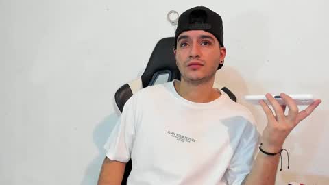 Snapshot of p_jhon chatting on 02/14/25, 03:05 P online show from 02/14/25, 03:05