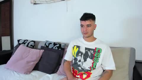 Snapshot of p_jhon chatting on 09/11/25, 12:33 P online show from 09/11/25, 12:33