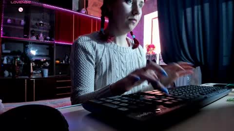 Ella online show from 01/29/25, 01:07