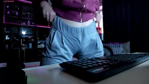 Ella online show from 02/14/25, 10:07