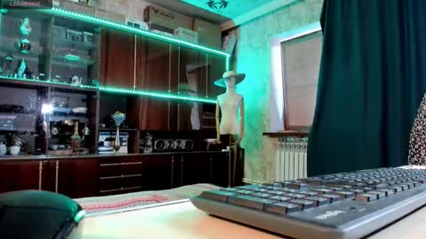 Ella online show from 09/08/25, 03:11