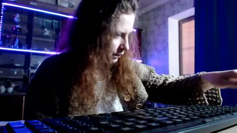 Ella online show from 04/16/26, 06:47