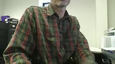 Snapshot of paddleme100 chatting on 12/17/25, 06:36 Paddle me online show from 12/17/25, 06:36