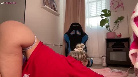 Snapshot of paigepawg chatting on 02/18/26, 02:13 PaigePawg online show from 02/18/26, 02:13