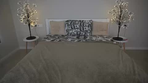 Paige online show from 10/09/25, 06:00