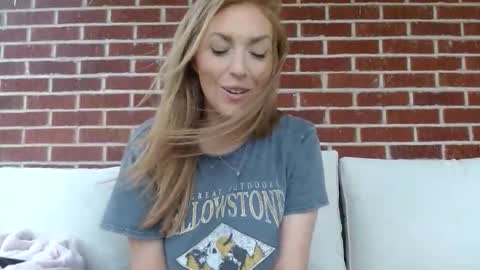 Snapshot of paigewhispers21 chatting on 04/12/26, 04:12 paigewhispers21 online show from 04/12/26, 04:12