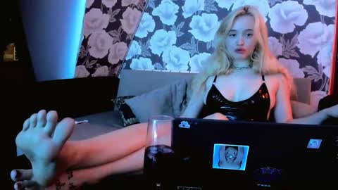 Snapshot of palmer_haze chatting on 11/12/25, 06:08 palmer_haze online show from 11/12/25, 06:08