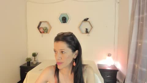 Paloma  online show from 11/01/25, 08:55