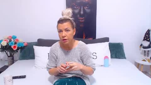 PAMEL ISSY online show from 02/02/25, 06:37