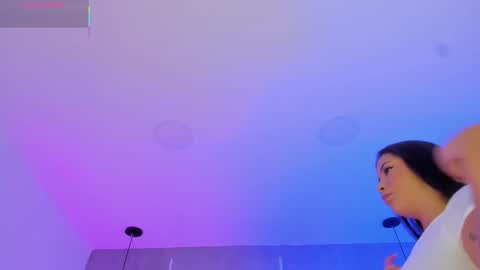 Snapshot of pamela_vega chatting on 09/09/25, 11:32 Manuela online show from 09/09/25, 11:32