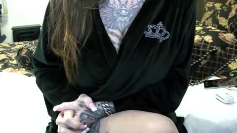 PAMELA GUNNS online show from 01/24/25, 06:56