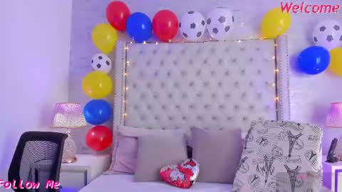 Snapshot of pamelamiler_ chatting on 07/12/26, 12:40 TELL ME PAMELLA AND GIVE ME A GOOD GRADE ITS IMPORTANT online show from 07/12/26, 12:40
