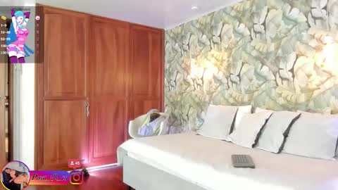 Snapshot of pamelarizzo_ chatting on 11/15/25, 01:18 Pamela 3 online show from 11/15/25, 01:18