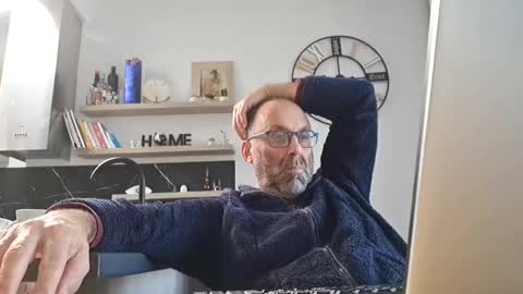 pansak1973 online show from 12/12/24, 10:02