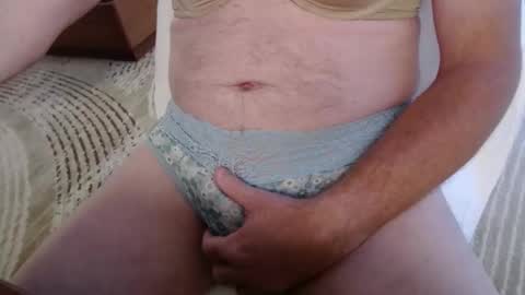 Snapshot of panties17 chatting on 11/02/25, 11:18 Europa1974 online show from 11/02/25, 11:18