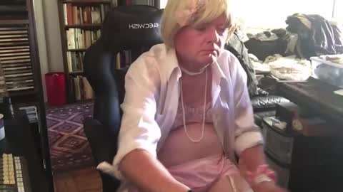 Snapshot of pantyvloletlace chatting on 12/14/24, 07:25 Pantyvioletlace online show from 12/14/24, 07:25