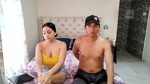 Paola 23 and Andres 25 online show from 06/26/26, 04:11